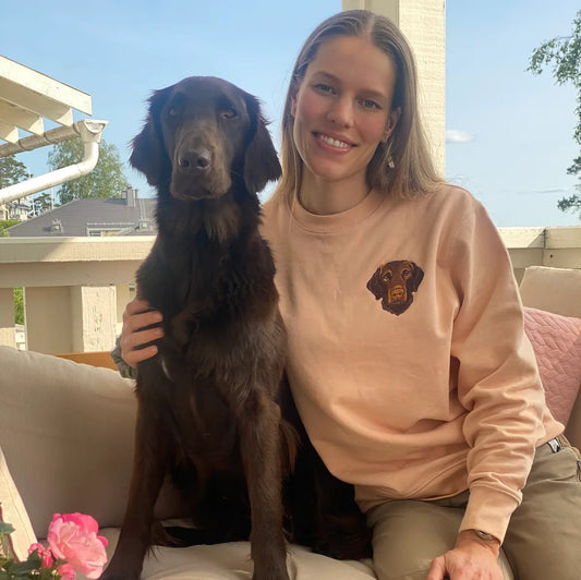 Broderi av flat coated retriever på genser