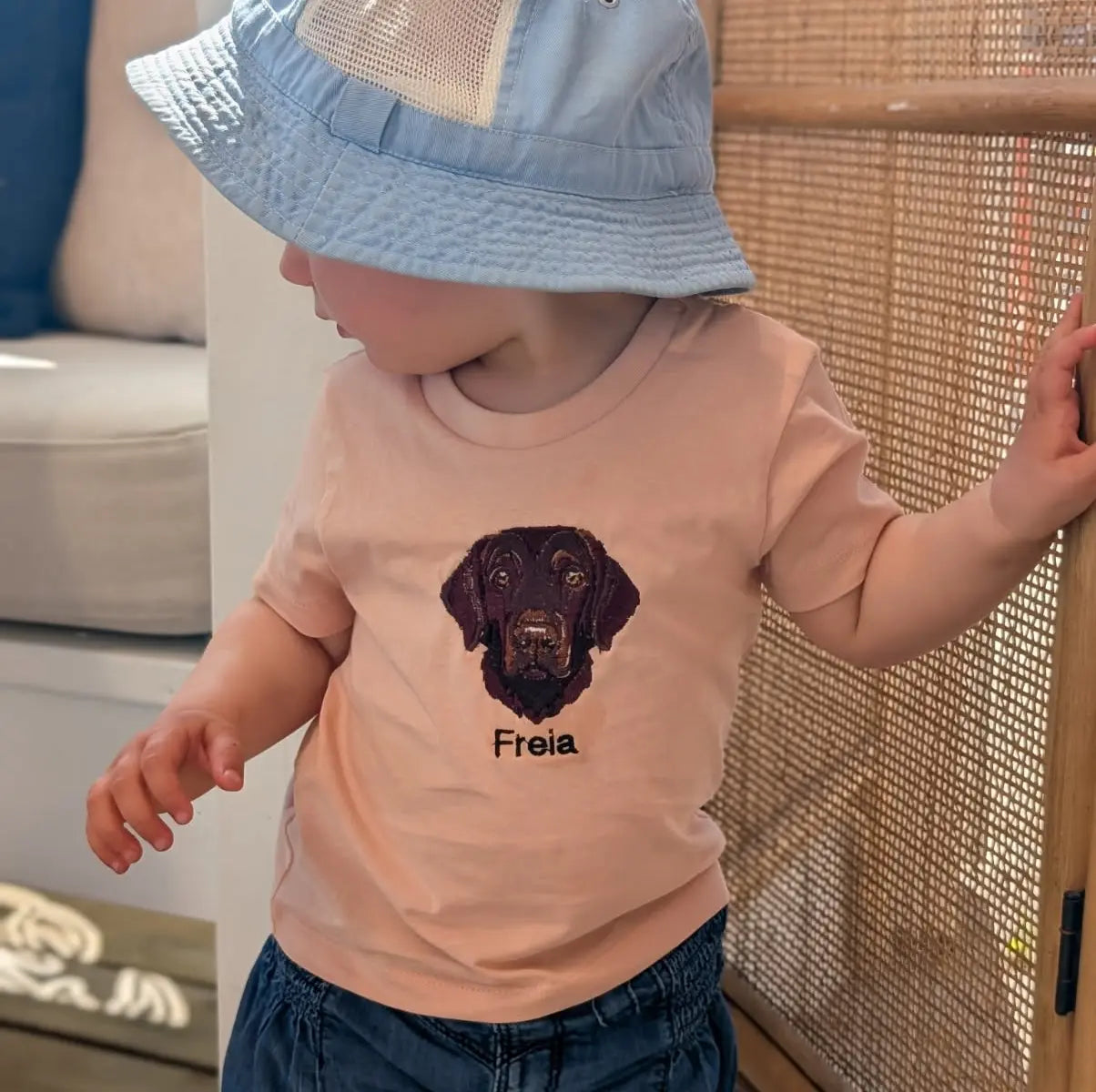 T-skjorte med boderi av hund fra eget bilde