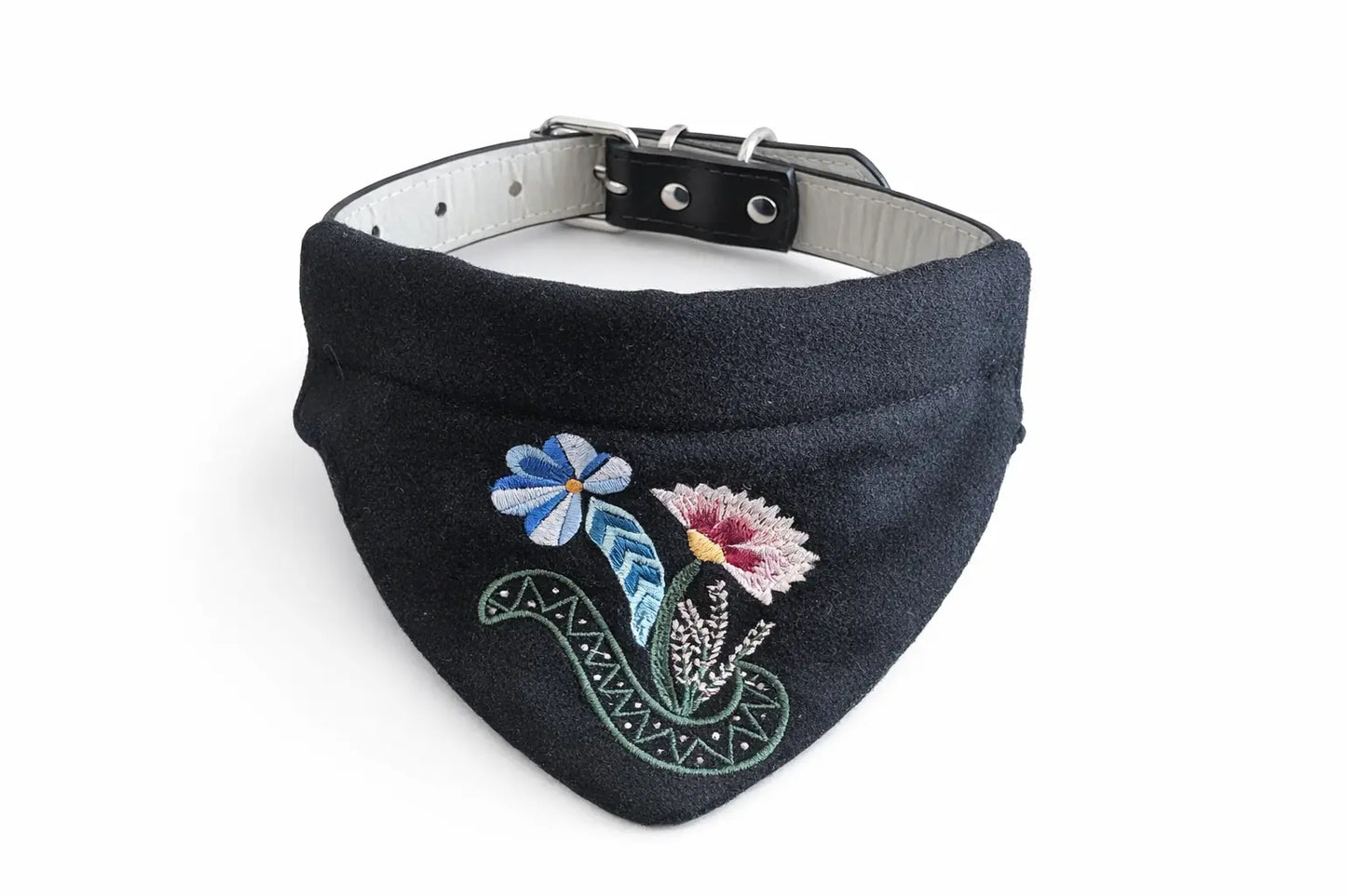 Brodert halsbånd til hund -ringeriksbunad