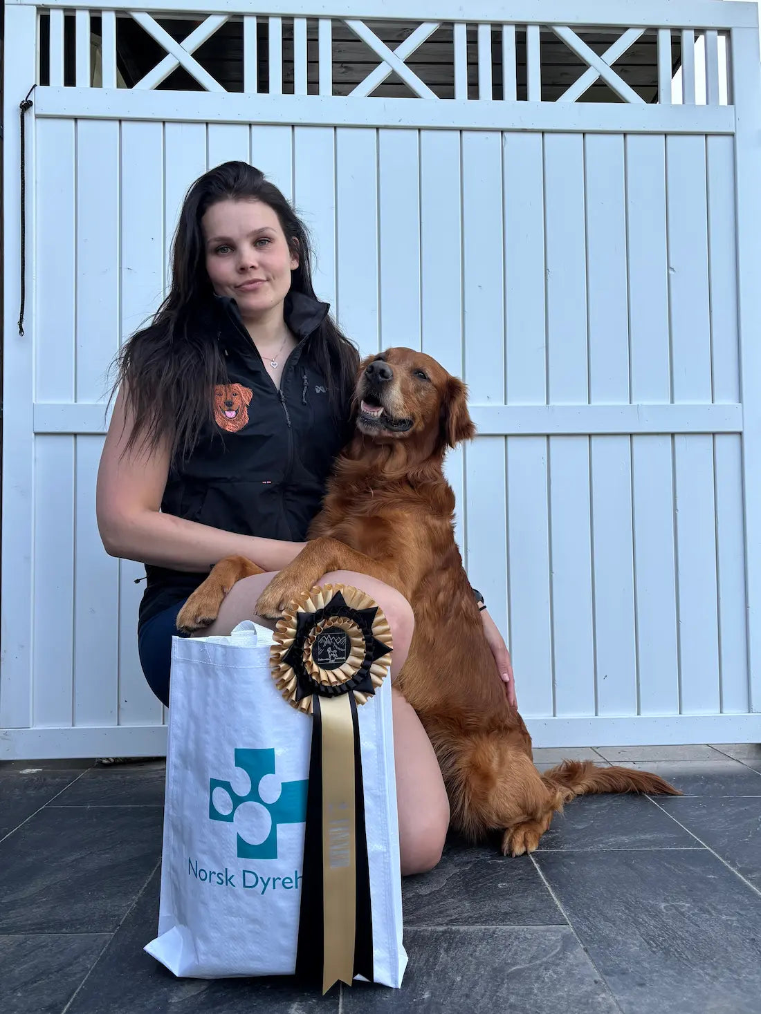 Hundeførervest fra non stop med broderi av egen hund