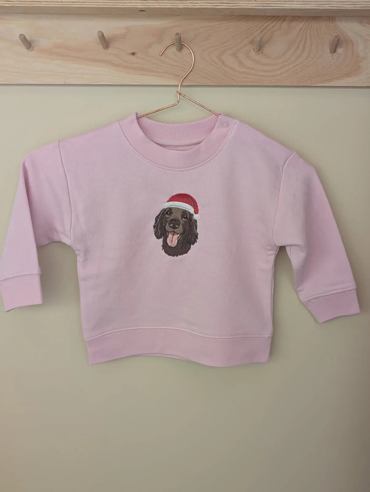 Brodert julegenser med egen hund