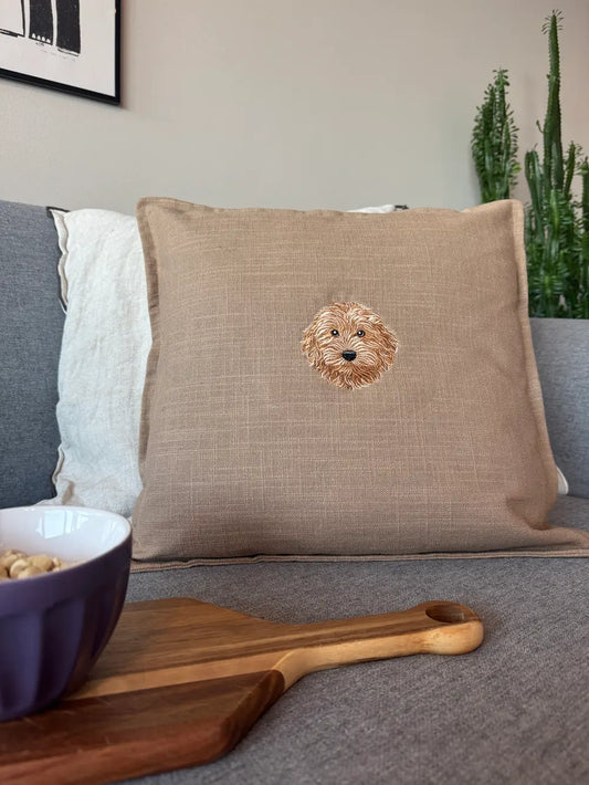 Pyntepute med broderi av hund fra fotografi